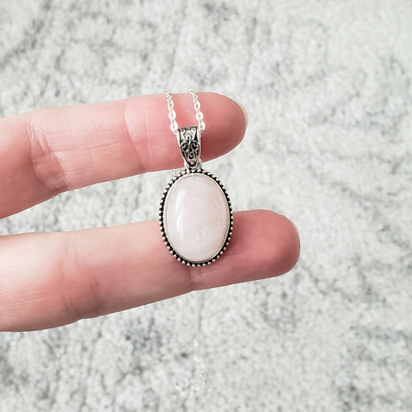 Natural rose quartz pendant necklace - Picture 4 of 5